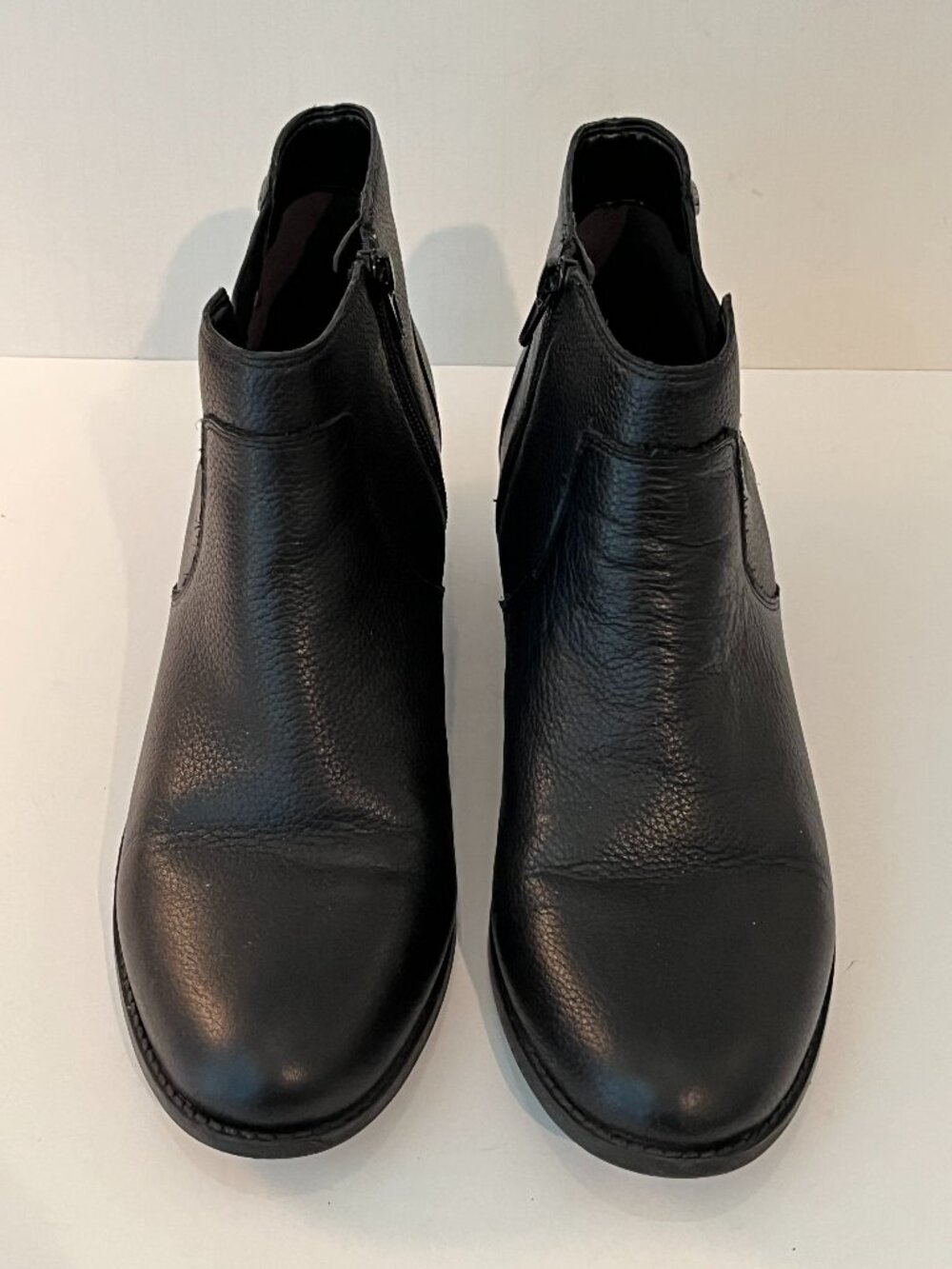 Vionic Finn Black Leather Block Heel Side Zip Ankle Booties Women's Size 10